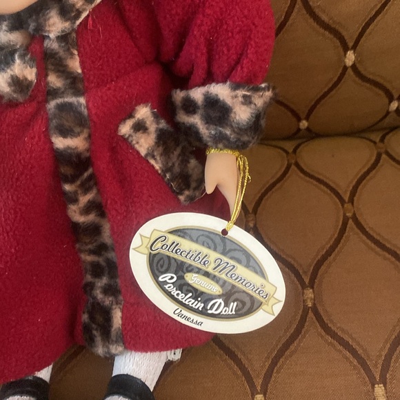 Porcelain Genuine Doll Vanessa - Picture 2 of 4